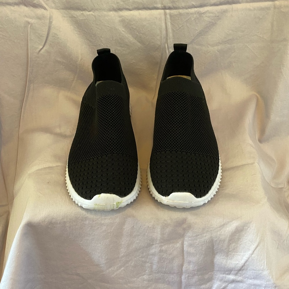 Laceless tennies